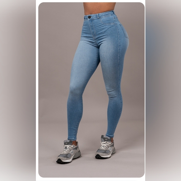 FITJEANS Sky Blue Denim - Picture 2 of 7